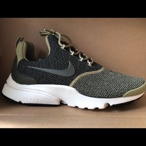 Nike Fly Presto SE Sneakers